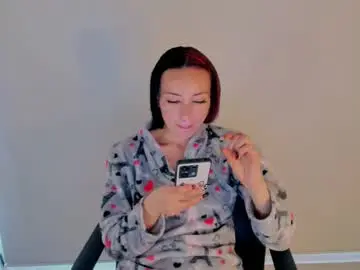 Chaturbate Live Sex Cam of gia_white01