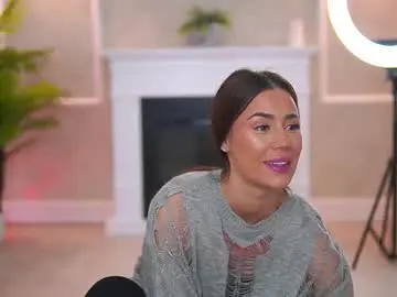 Chaturbate Free Porn Cam of abbela_white