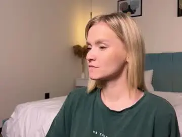 Chaturbate Sex Cam of adele_nick2202