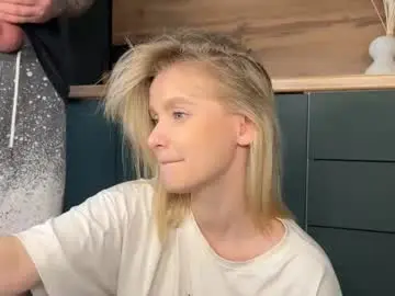 Chaturbate Live Sex Cam of adele_nick2202