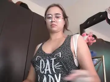 Chaturbate Live Sex Cam of triana_bell