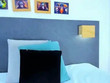 Chaturbate Live Sex Cam of andhrea_vale