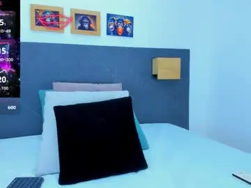 Chaturbate Live Sex Cam of andhrea_vale