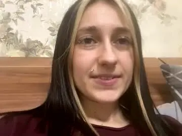 Chaturbate Live Sex Cam of viktoria9898