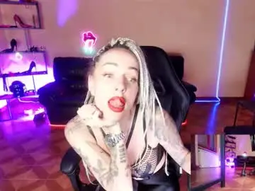 Chaturbate Live Sex Cam of monicamaxwell2
