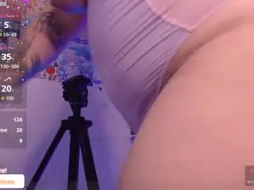 Chaturbate Live Sex Cam of urcurvygirluwu