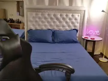 Chaturbate Live Sex Cam of alice_gold__