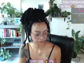 Chaturbate Live Sex Cam of sweet_bluee