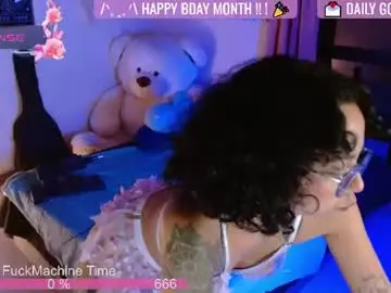 Chaturbate Live Sex Cam of sweet_bluee