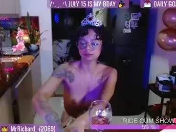 Chaturbate Live Sex Cam of sweet_bluee