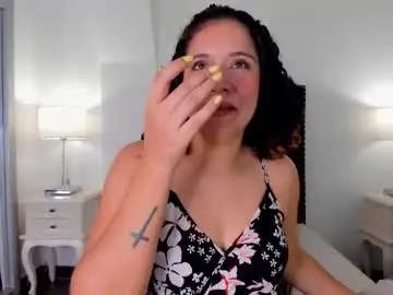 Chaturbate Live Sex Cam of curly_luna_