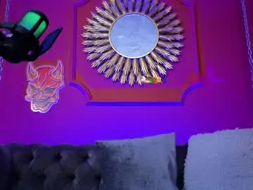 Chaturbate Live Sex Cam of julieta_russell