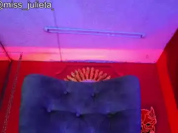 Chaturbate Live Sex Cam of julieta_russell