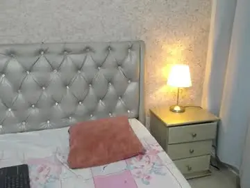 Chaturbate Live Sex Cam of chloe_mendoza