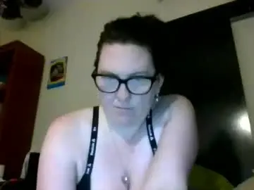 Chaturbate Live Sex Cam of fuzzypeaches87