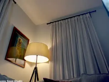 Chaturbate Live Sex Cam of x_lily_x