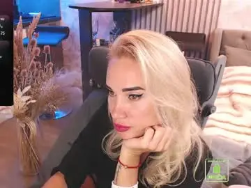 Chaturbate Live Sex Cam of cuddlylina