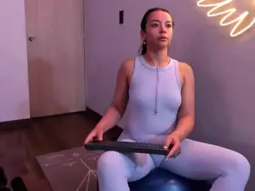 Chaturbate Live Sex Cam of hillary_chen
