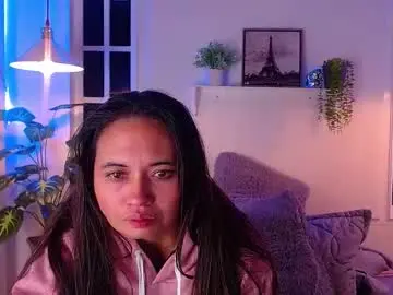 Chaturbate Live Sex Cam of tyra_paradise