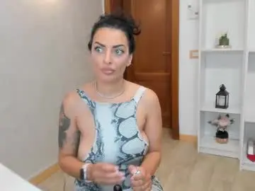 Chaturbate Live Sex Cam of elisabaxter