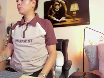 Chaturbate Live Sex Cam of kimmberly_saenz_