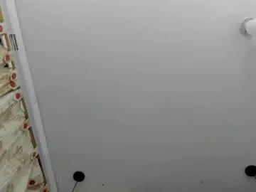 Chaturbate Live Sex Cam of miacours