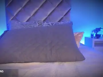 Chaturbate Live Sex Cam of malaia_hills