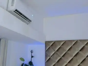 Chaturbate Sex Cam of malaia_hills