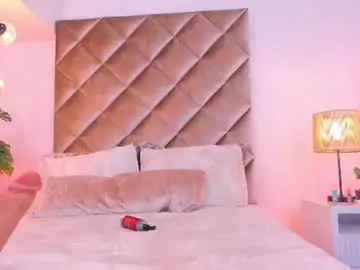 Chaturbate Live Sex of malaia_hills