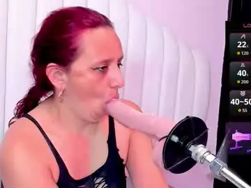 Chaturbate Live Sex Cam of issys_milf