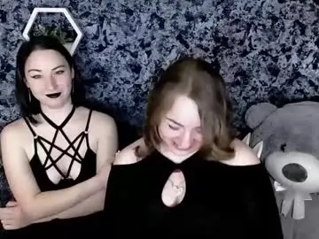 Chaturbate Live Sex Cam of evelineli