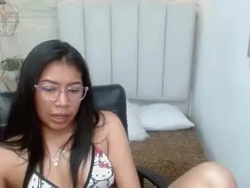 Chaturbate Live Sex Cam of nairah_
