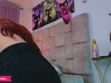 Chaturbate Live Sex Cam of miablumm_