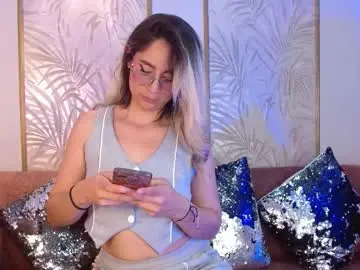 Chaturbate Live Sex Cam of lunaagrey_
