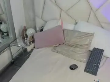 Chaturbate Live Sex Cam of helen_zen