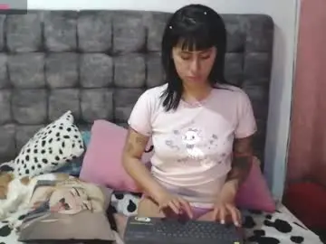 Chaturbate Live Sex Cam of brunette_8