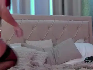 Chaturbate Live Sex Cam of seraphinee__