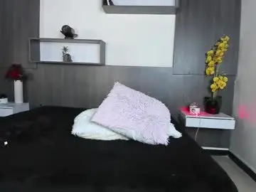 Chaturbate Live Sex Cam of kristine_pink