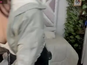 Chaturbate Live Sex Cam of holly_rose69