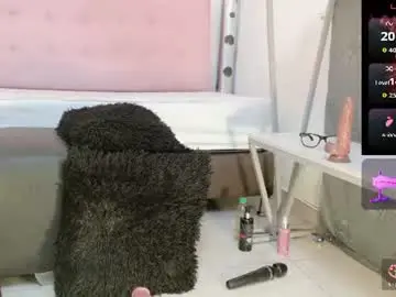 Chaturbate Free Live Porn of zhamira_21