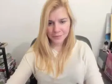 Chaturbate Live Sex Cam of artsyandcraftsy_