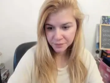 Chaturbate Live Sex of artsyandcraftsy_