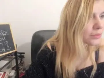 Chaturbate Live Sex of artsyandcraftsy_