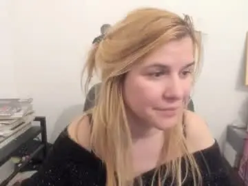 Chaturbate Live Sex Cam of artsyandcraftsy_