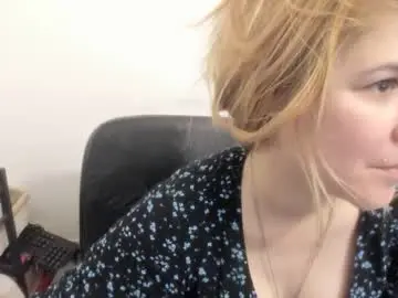 Chaturbate Nude Webcam of artsyandcraftsy_