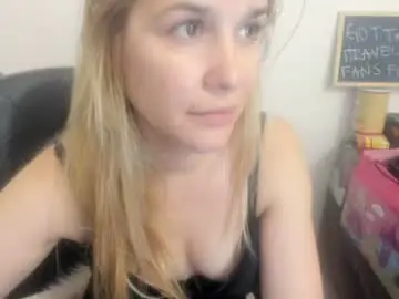 Chaturbate Live Sex Cam of artsyandcraftsy_