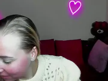 Chaturbate Live Sex Cam of alicewonderkiss