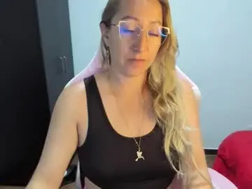 Chaturbate Nude Webcam of hottychrystal