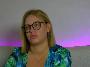 Chaturbate Live Sex Cam of marianeumann