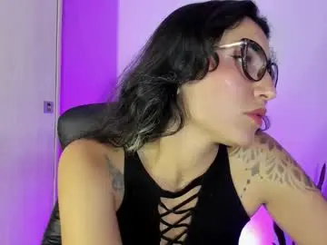 Chaturbate Live Sex Cam of bella_thorne3